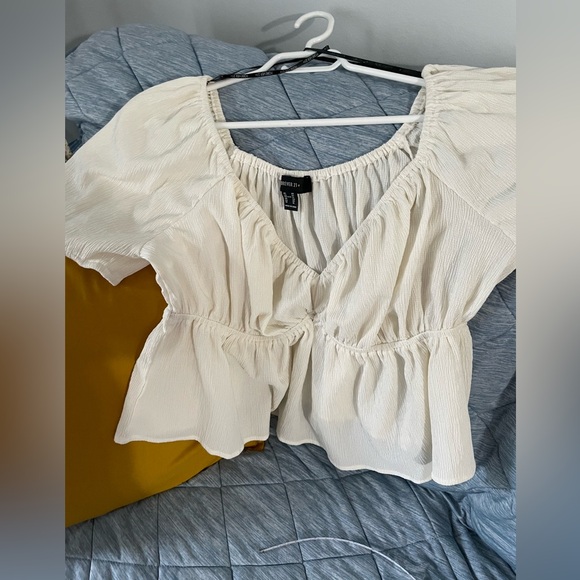 short sleeve top crop - Picture 3 of 3